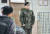 드라마 '신병'(ENA)에서 박민석 이병(김민호)이 부대 전입신고를 하는 장면. 사진 KT스튜디오지니 