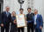 미국 LA시는 '오징어 게임'이 미국 대중문화에 미친 영향력과 성과를 기념해 '오겜'이 처음 공개된 9월 17일을 '오징어 게임의 날'로 제정해 기념하기로 했다. 연합뉴스