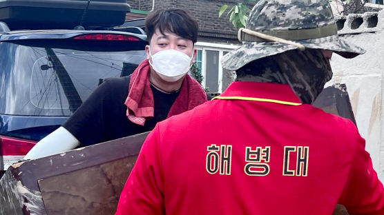 "정말 우연히 이준석 만났다" 김병욱이 올린 수해복구 사진
