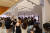 지난 5일 서울 강남구 삼성동 코엑스에서 열린 ‘프리즈 서울’에서 관람객들이 에곤 실레의 작품을 보기 위해 영국 런던의 리처드 내기 갤러리 부스 앞에서 기다리고 있다. [연합뉴스]