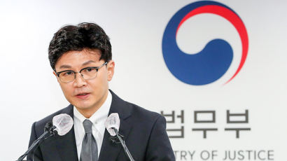 '형기 마친' 조두순·김근식, 치료감호 가능해진다…법무부 법 개정