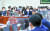 이정식 고용노동부 장관(앞줄 오른쪽)이 15일 국회 환노위 전체회의에서 의원들의 질의에 답하고 있다. 왼쪽은 한화진 환경부 장관. 김경록 기자