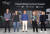 지난 1월 미국 라스베이거스에서 열린 CES 2022에 참석한 정의선 현대자동차그룹 회장(가운데)과 송창현 현대자동차그룹 Taas본부장(왼쪽 두번째, 전 포티투닷 대표). 사진 뉴스1