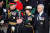(왼쪽부터)영국 국왕 찰스 3세, 앤 공주, 앤드류 왕자가 12일 여왕의 추도 예배에 참석한 모습. 영국 왕실에서 사실상 제명된 앤드류 왕자만 군복이 아닌 검은색 정장을 착용했다. AFP=연합뉴스