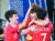 2019년 아랍에미리트에서 열린 아시안컵 중국전에서 김민재(가운데)가 골을 터트린 뒤 손흥민(오른쪽), 황인범(왼쪽)과 기뻐하고 있다. 뉴시스