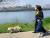 윤석열 대통령과 김건희 여사가 노란색 스카프를 착용하고 반포한강공원에서 산책을 하고 있다. 뉴스1