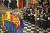 찰스 3세 영국 국왕과 커밀라 왕비, 앤 공주, 앤 공주의 남편 팀 로런스 부제독, 앤드루 왕자, 에드워드 왕자, 에드워드 왕자의 부인 소피(앞줄 왼쪽부터) 등 왕실 가족들의 모습이 보인다. AP=연합뉴스