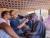 아산상 대상 수상자 박 세업씨(왼쪽 두번째)가 모로코 주민을 진료하고 있다. 사진 아산사회복지재단 제공.