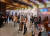 지난해 11월13일(현지시간) 브라질 상파울루 한국문화원에서 열린 '김치·전통주 페스티벌'에 참가한 한류 팬들이 김치와 전통주 설명에 귀를 기울이고 있다. 연합뉴스
