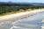 21일(현지시간) 호주 남동부 태즈메이니아섬 서부 매쿼리항 입구의 한 해변에 둥근머리돌고래 약 230마리가 떠밀려왔다. AFP=연합뉴스 