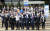 2022년 8월 26일 고위공직자범죄수사처 청사 앞에서 새 현판 제막식이 열렸다. 김진욱 공수처장과 여운국 차장을 포함한 공수처검사와 수사관 등이 정렬해 기념 사진을 찍었다. 연합뉴스