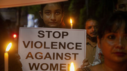 16세 인도 소녀 성폭행한 남성 2명…기름 붓고 불까지 질렀다
