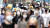  정부가 실외마스크 의무의 완전 해제를 검토 중인 것으로 알려진 가운데 20일 오후 서울 명동거리에서 마스크를 쓴 시민 및 관광객들이 걸어가고 있다. 현재 50인 이상의 행사·집회 등 밀집도가 높은 야외 장소에서는 마스크 착용 의무가 유지되고 있다. 연합뉴스