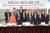 한국경총 유럽의회 대표단 환영 오찬에 참석한 손경식 경총 회장(앞줄 왼쪽 다섯째)과 참석자들이 기념 촬영을 하고 있다. 사진 한국경총