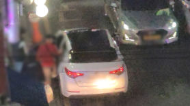 주말 마트 앞에서 "택시" 부르면…외국인만 태우는 수상한 차