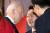 윤석열 대통령과 조 바이든 미국 대통령이 21일(현지시간) 미국 뉴욕 한 빌딩에서 열린 글로벌펀드 제7차 재정공약회의를 마친 뒤 대화를 나누고 있다. 연합뉴스