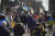 러시아가 우크라이나를 침공한 한달 후인 지난 3월 20일 헤르손 시민들이 항의의 표시로 우크라이나 국기를 들고 러시아 군용트럭을 향해 걸어가고 있다. 러시아는 헤르손 등 점령지에서 우크라이나인을 징집하기 위한 활동에 들어갔다. AP=연합뉴스 