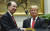 도널드 트럼프 미국 대통령(오른쪽)이 2019년 2월 백악관에서 데이비드 맬패스 당시 재무부 차관을 세계은행 총재 후보자로 지명한 뒤 기념촬영을 하고 있다. UPI=연합뉴스
