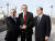 지난 2005년 당시 튀르키예 에르도안 총리(현 대통령, 가운데)가, 푸틴 러시아 대통령(왼쪽)과 베를루스코니 이탈리아 총리와 함께 천연가스 파이프라인 앞에서 손을 맞잡고 포즈를 취하고 있다. AFP=연합뉴스 