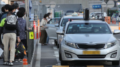 서울 이어 경기도 택시 기본요금 올린다…“4800원 수준 예상”