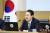 윤석열 대통령이 27일 세종시 정부세종청사에서 열린 국무회의를 주재하고 있다. 연합뉴스