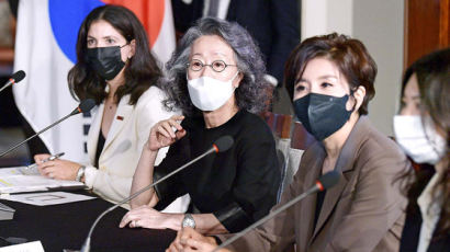 김연아·윤여정, 한국 여성 대표로 해리스 美부통령 만났다