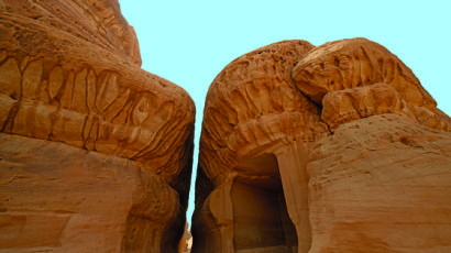 사우디에 이런 유적지가? 사진전에 나온 '알룰라' 풍경 화제 