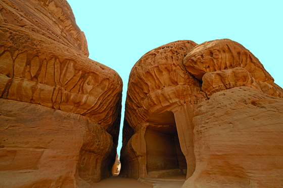 사우디에 이런 유적지가? 사진전에 나온 '알룰라' 풍경 화제 