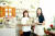 목윤서(왼쪽)·김도경 학생기자가 섬유향수 공방을 찾아 조향에 대해 배우고, 향수를 보관하는 플라워 박스도 직접 만들어봤다.