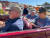 지미 카터 전 대통령(뒷줄 왼쪽)이 아내 로잘린 여사(뒷줄 오른쪽)와 함께 플레인스에서 열린 제25회 땅콩 축제에서 카퍼레이드를 하고 있다. 로이터=연합뉴스