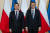 지난 3일(현지시간) 구광모 LG그룹 회장(왼쪽)이 폴란드 바르샤바 총리실에서 마테우슈 모라비에츠키 폴란드 총리를 예방해 2030년 부산 세계박람회 유치 지지를 요청한 뒤 기념촬영을 하고 있다. 사진 LG그룹