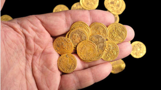"무게 170g" 이스라엘 유적지서 동로마시대 금화 와르르 
