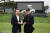 2021년 10월 10일 장재훈 제네시스 사장(왼쪽)과 한국프로골프(KPGA) 제네시스 챔피언십 우승자인 이재경이 기념촬영을 하고 있다. 사진 제네시스