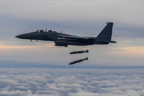 [view] 괌보다 멀리 쐈다, 북한 또 미사일 도발
