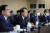 윤석열 대통령이 4일 긴급 국가안전보장회의(NSC)에서 보고를 받고 있다. [사진 대통령실]