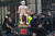  지난 7일(현지시간) 유럽연합(EU) 비공식 정상회의가 열리고 있는 체코 수도 프라하에 푸틴 러시아 대통령을 형상화한  ‘벌거벗은 살인마’라는 이름의 조형물이 등장했다. ARP=연합뉴스