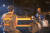 폴 클라인이 키보드를 치고 제이크 고스가 드럼을 치고 있는 모습. 사진 프라이빗커브