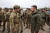 볼로디미르 젤렌스키 우크라이나 대통령이 지난달 14일(현지시간) 동북부 하르키우주 이지움을 방문해 군인들을 격려했다. AFP=연합뉴스