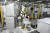 경남 창원에 위치한 LG스마트파크 통합생산동 생산라인에 설치된 로봇팔이 무거운 냉장고 부품을 옮기고 있다. [사진 LG전자]