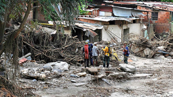 "8시간만에 한달치 폭우"…베네수엘라, 사망·실종자 90여명
