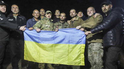 우크라이나, 러시아와 포로 교환…32명 군인 귀환