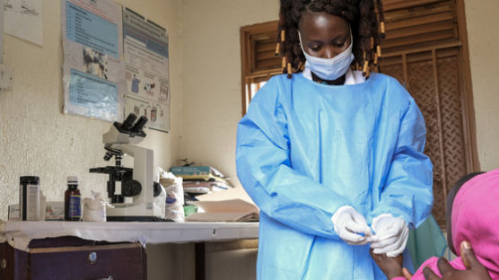 치명률 최대 100%인데 백신도 없다…우간다 덮친 에볼라 공포
