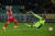 독일 프라이부르크 정우영(왼쪽)이 유로파리그 낭트전에서 골을 터트리고 있다. AFP=연합뉴스