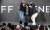  배우 전여빈(왼쪽부터), 노덕 감독, 배우 류경수가 6일 오후 부산시 해운대구 영화의전당 BIFFXGENESIS 야외무대에서 진행된 제27회 부산국제영화제(BIFF) 글리치 오픈토크에서 기념사진을 찍고 있다. 뉴스1