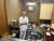 올해로 65년째를 맞은 일본 긴자에 있는 튀김집 미츠다의 요리사 모리다 다케오. 딱 한사람이 서면 꽉들어차는 이 좁은 공간이 그의 일터다. 아침 저녁으로 쓸고닦아 반질반질 윤이 난다. 김현예 도쿄 특파원