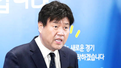 '불법자금 수수'로 체포된 李측근 김용 "검찰, 없는 죄 만들어"