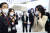 윤석열 대통령과 함께 경찰의날 기념식에 참석한 김건희 여사가 국제치안산업대전을 방문해 '보이는 112'를 직접 체험하고 있다. 대통령실사진기자단