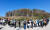 3년 만에 정상 개방 행사가 열린 지난 8일 오전 광주 무등산국립공원 정상에 오른 시민들이 기념촬영을 하고 있다. 프리랜서 장정필