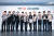 지난해 방영된 '프로듀스 101 재팬' 시즌2를 통해 결성된 일본 그룹 INI(아이엔아이)가 지난 14일 '케이콘 2022 재팬' 첫째날 레드카펫에서 K팝 아이돌식 '손하트' 포즈를 취하고 있다. 사진 CJ ENM