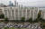 서울 여의도의 대표적 노후 단지인 시범아파트와 한양아파트를 각각 최고 60층, 50층 높이의 초고층 단지로 재건축하는 방안이 추진된다. 연합뉴스